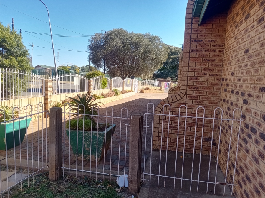3 Bedroom Property for Sale in Bekkersdal Gauteng
