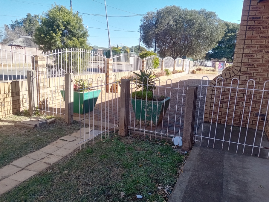 3 Bedroom Property for Sale in Bekkersdal Gauteng