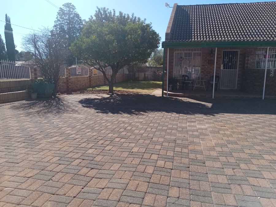 3 Bedroom Property for Sale in Bekkersdal Gauteng