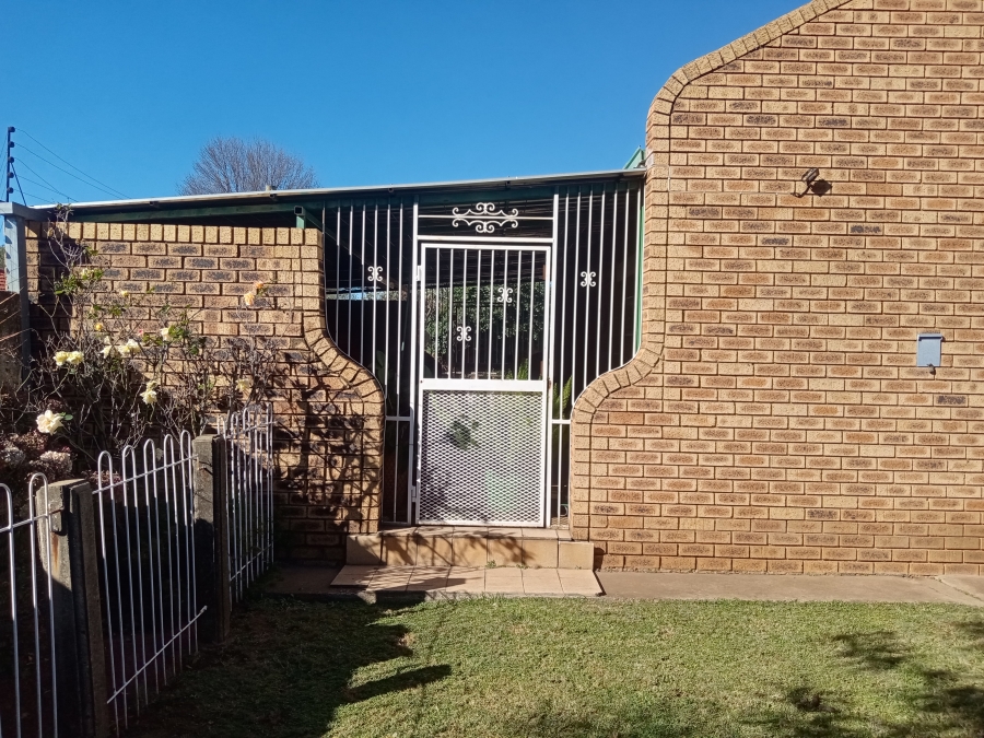 3 Bedroom Property for Sale in Bekkersdal Gauteng