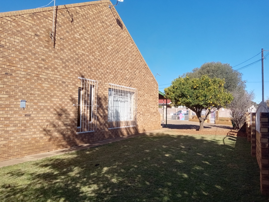 3 Bedroom Property for Sale in Bekkersdal Gauteng