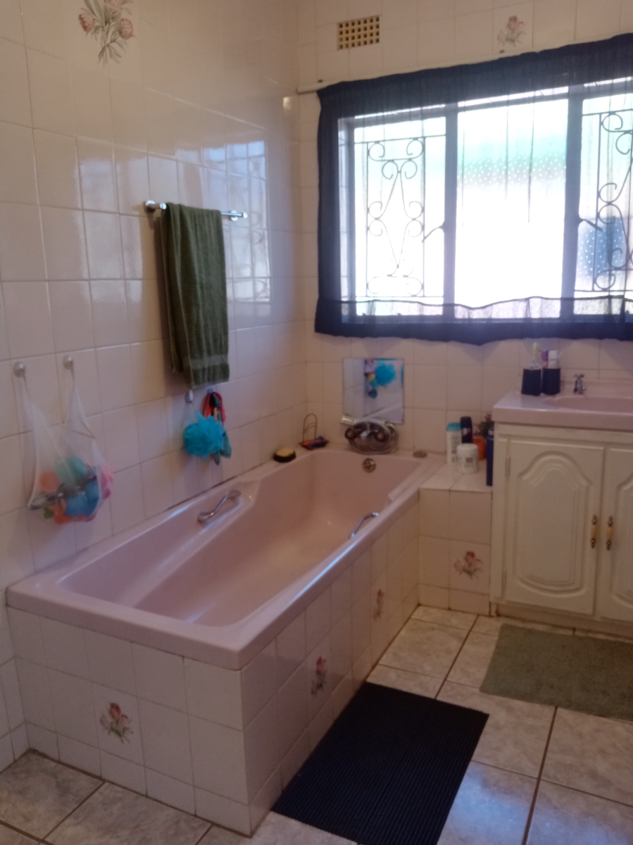 3 Bedroom Property for Sale in Bekkersdal Gauteng