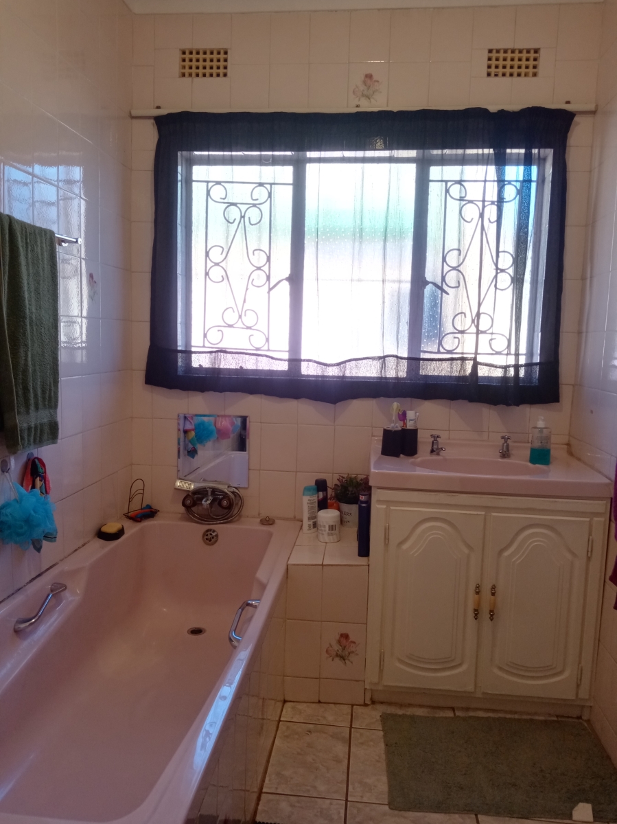 3 Bedroom Property for Sale in Bekkersdal Gauteng