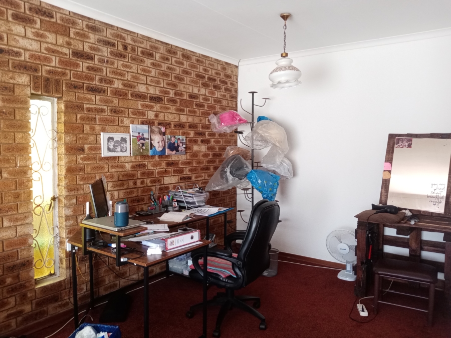 3 Bedroom Property for Sale in Bekkersdal Gauteng