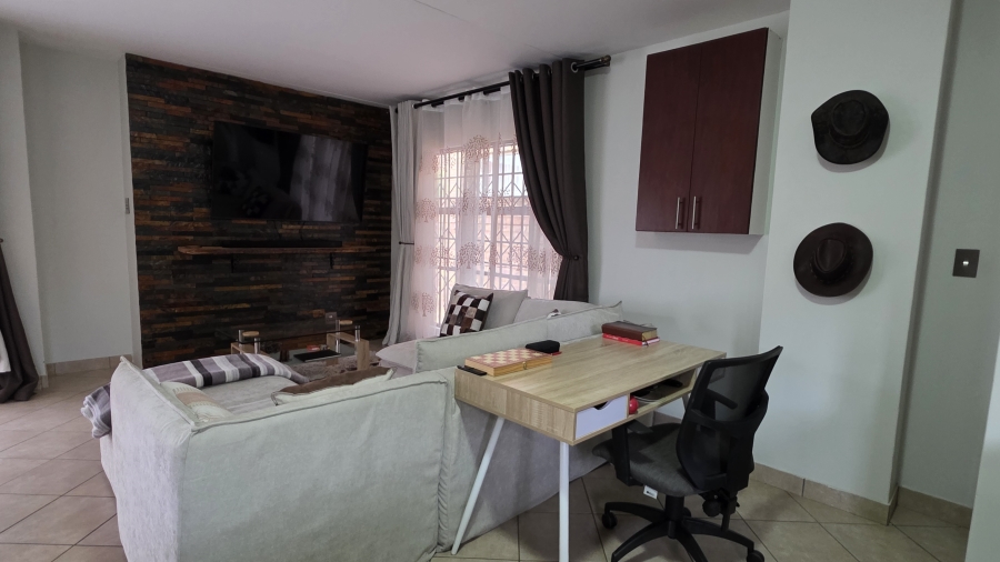2 Bedroom Property for Sale in Hazeldean Gauteng