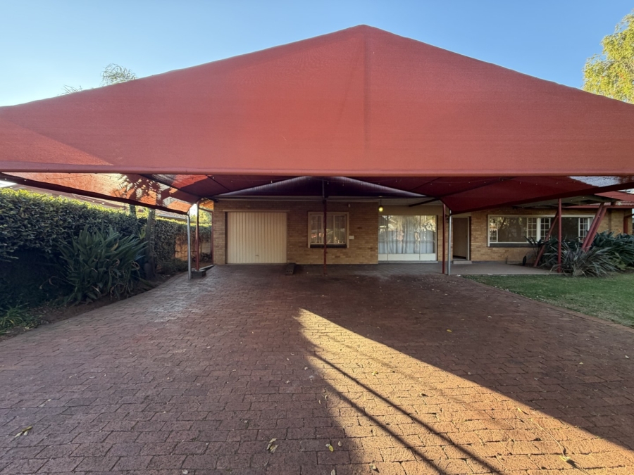 3 Bedroom Property for Sale in Queenswood Gauteng