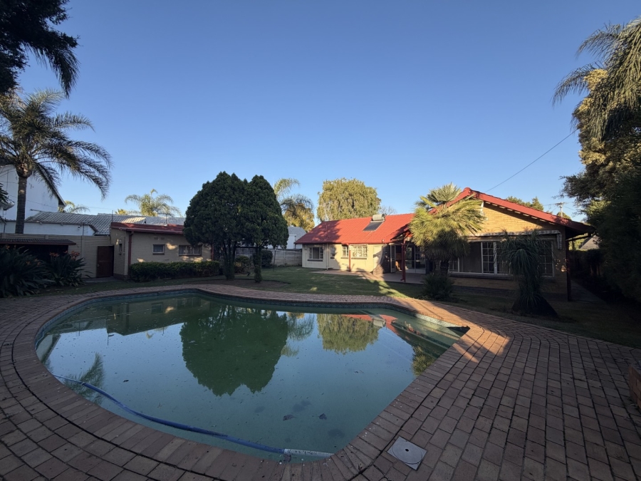 3 Bedroom Property for Sale in Queenswood Gauteng