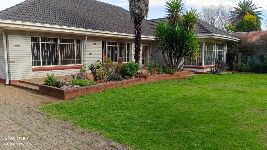4 Bedroom Property for Sale in Strubenvale Gauteng
