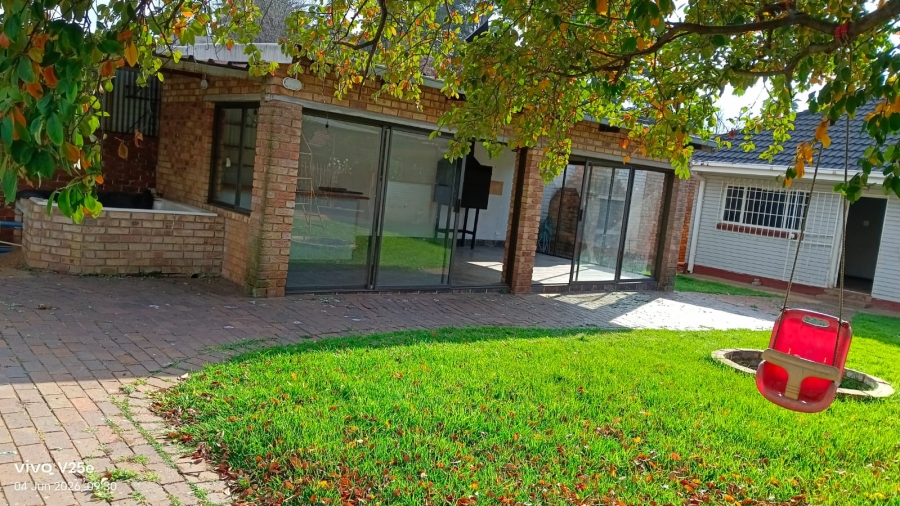 4 Bedroom Property for Sale in Strubenvale Gauteng