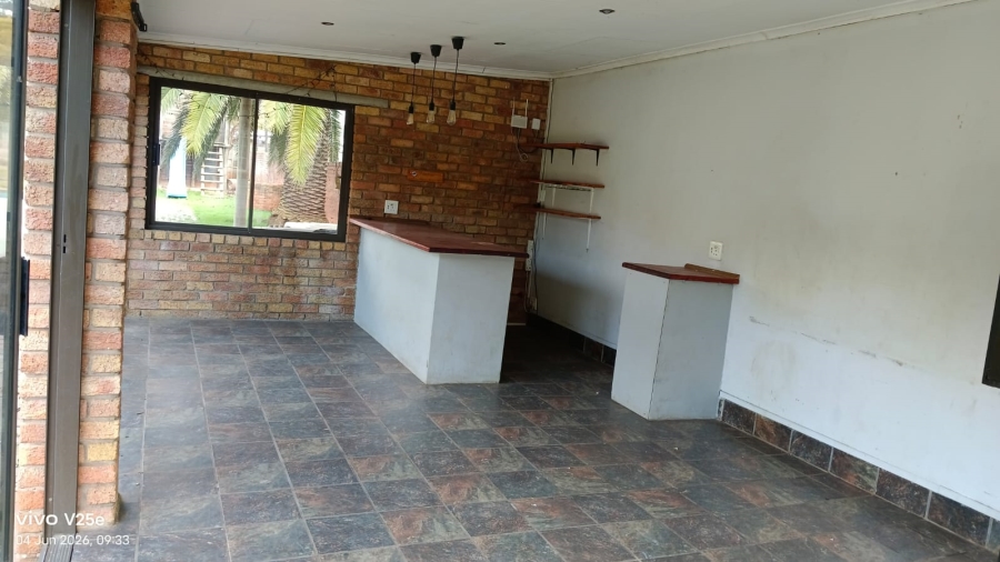 4 Bedroom Property for Sale in Strubenvale Gauteng