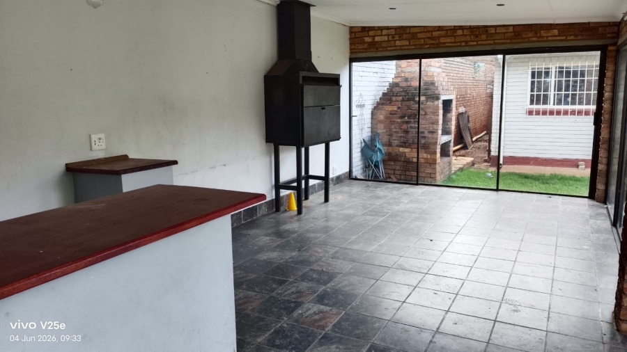 4 Bedroom Property for Sale in Strubenvale Gauteng