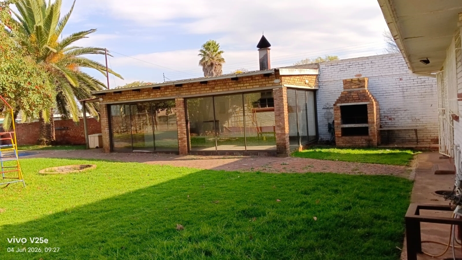 4 Bedroom Property for Sale in Strubenvale Gauteng