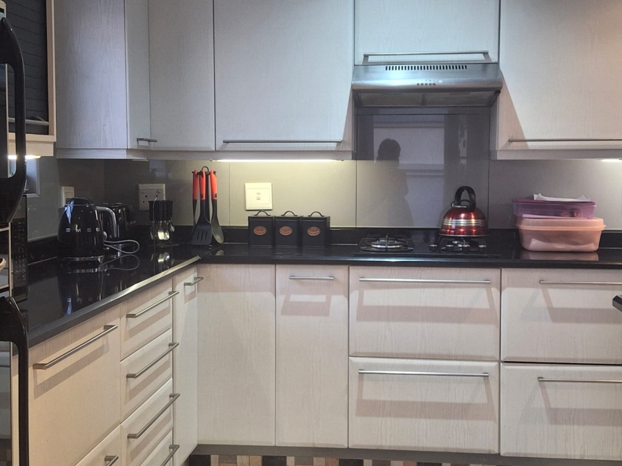 4 Bedroom Property for Sale in Greenstone Hill Gauteng
