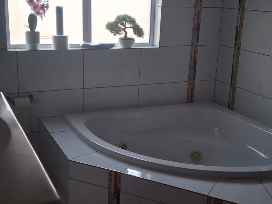 4 Bedroom Property for Sale in Greenstone Hill Gauteng