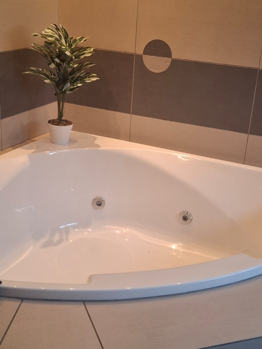 4 Bedroom Property for Sale in Greenstone Hill Gauteng