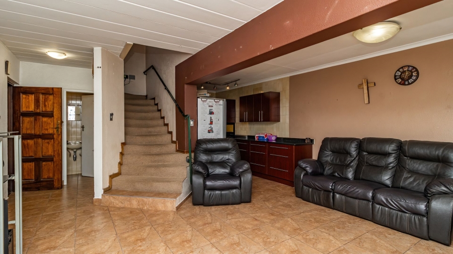 2 Bedroom Property for Sale in Edleen Gauteng
