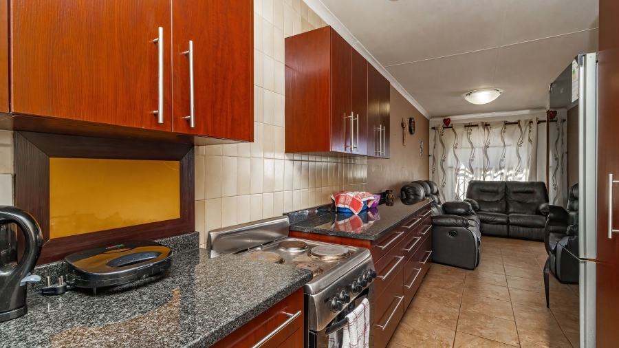 2 Bedroom Property for Sale in Edleen Gauteng