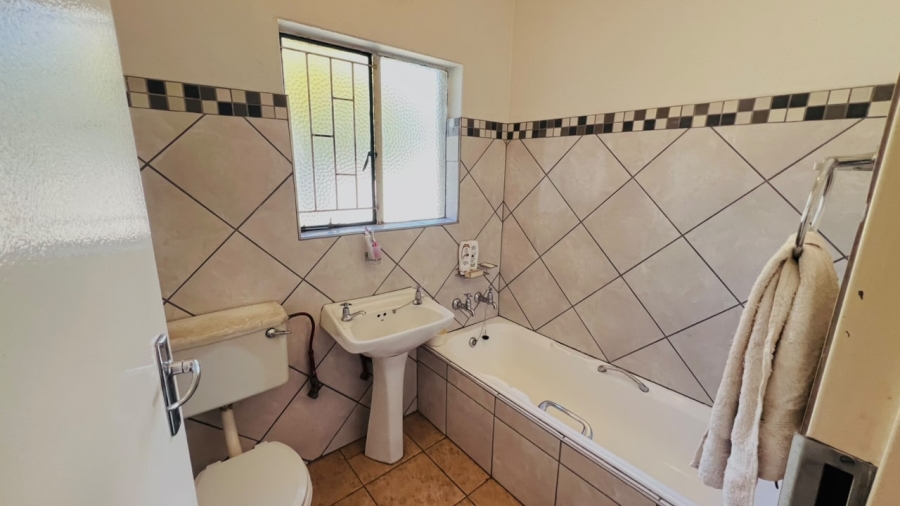 3 Bedroom Property for Sale in Crystal Park Gauteng