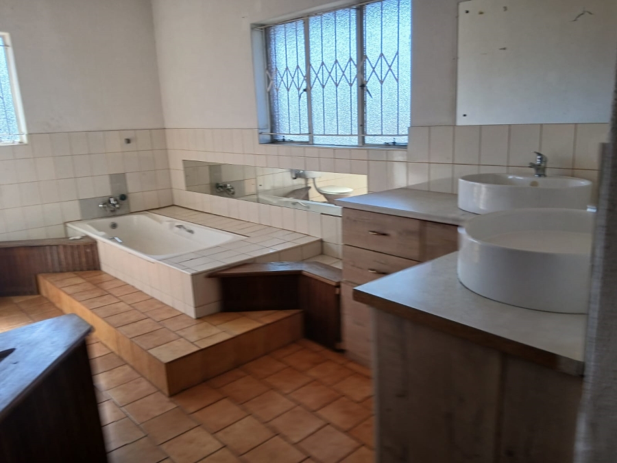 6 Bedroom Property for Sale in Brakpan Central Gauteng