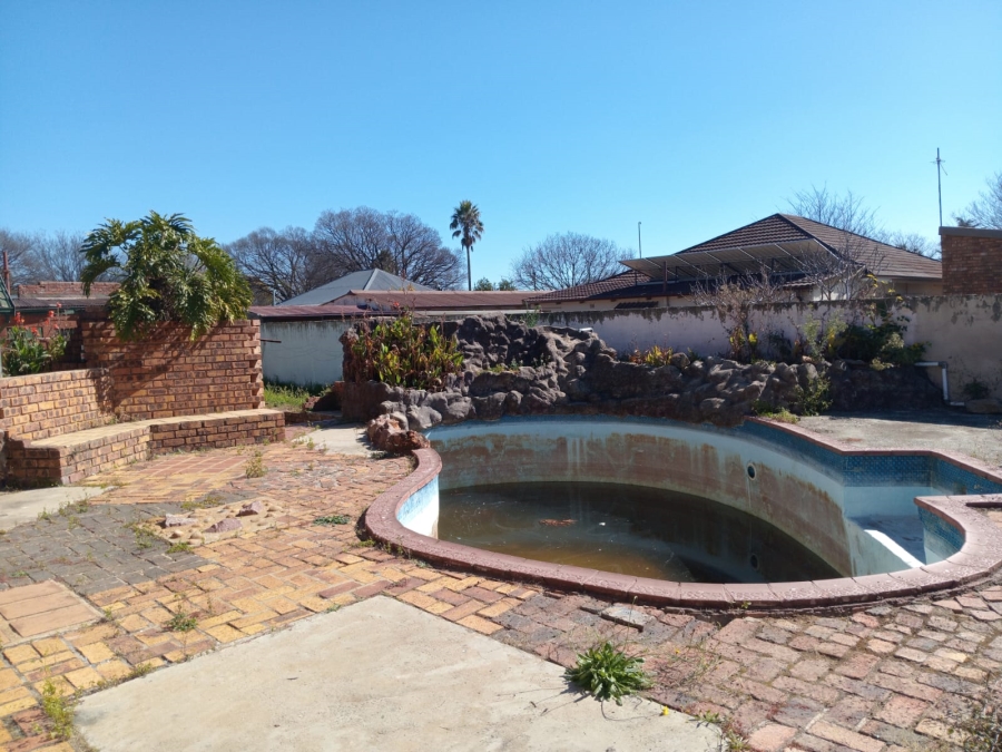 6 Bedroom Property for Sale in Brakpan Central Gauteng