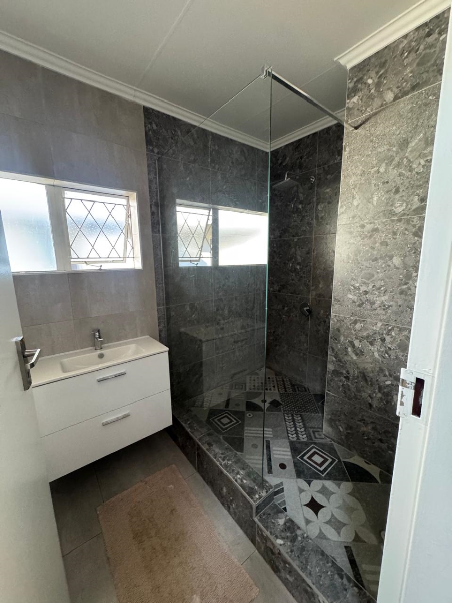 To Let 4 Bedroom Property for Rent in Waterkloof Ridge Gauteng