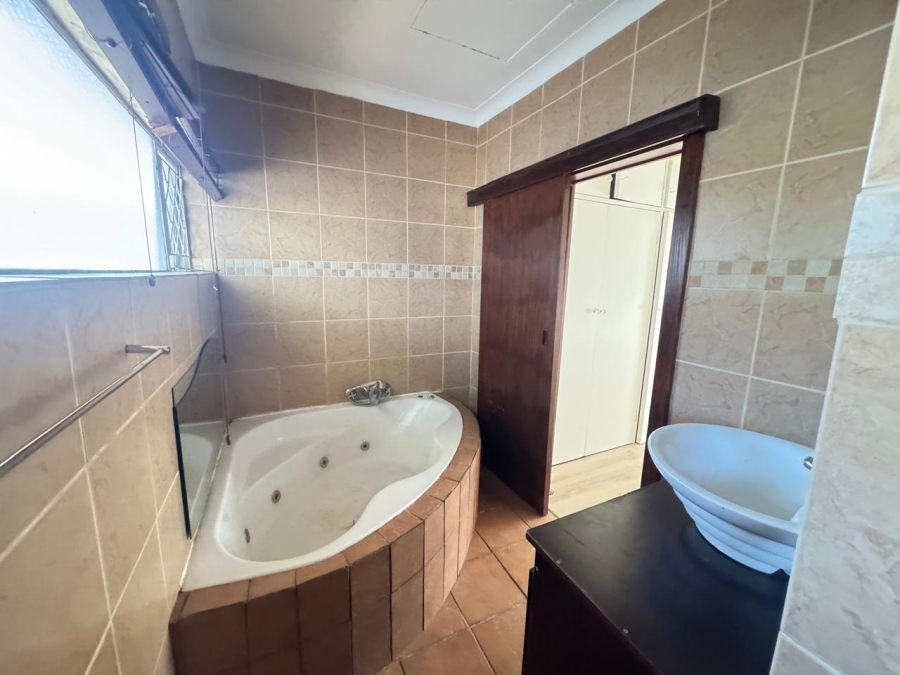 To Let 4 Bedroom Property for Rent in Waterkloof Ridge Gauteng