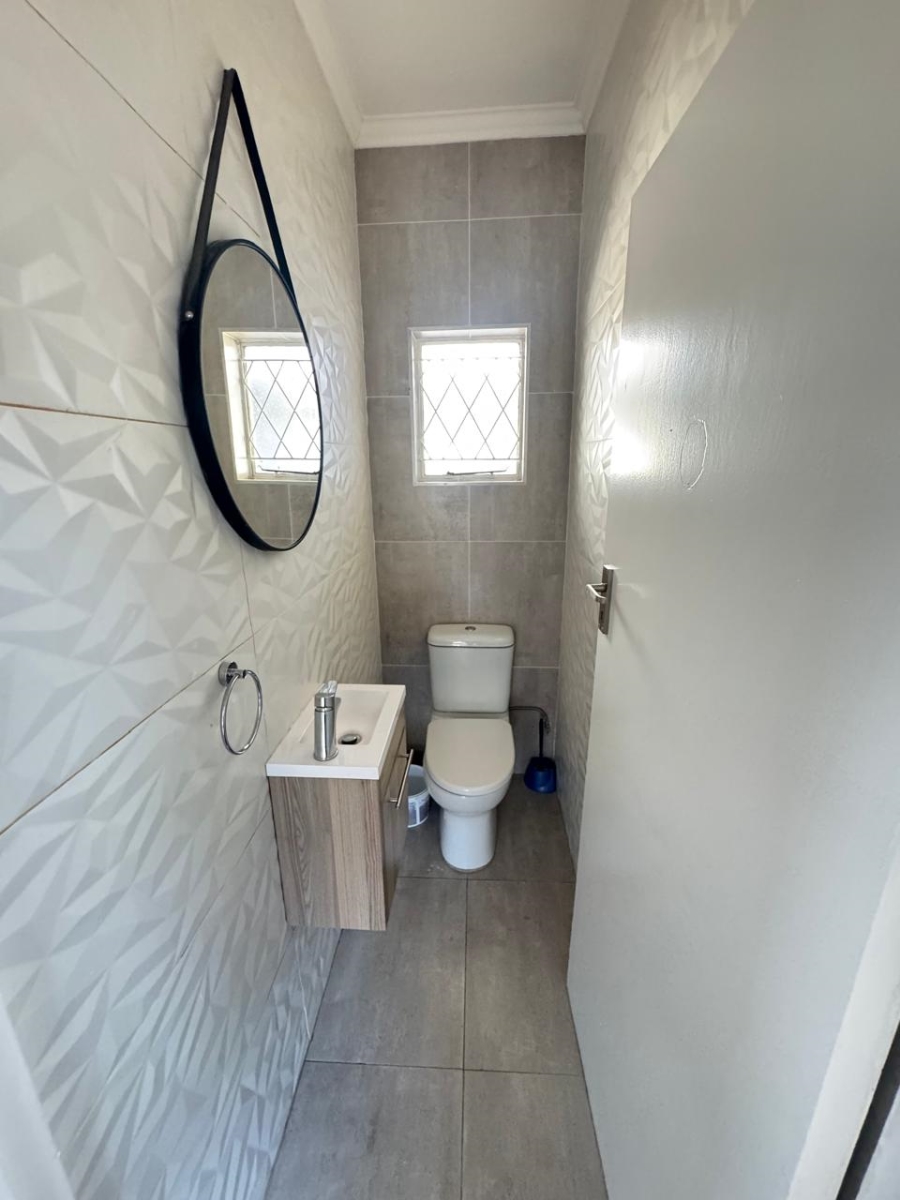 To Let 4 Bedroom Property for Rent in Waterkloof Ridge Gauteng