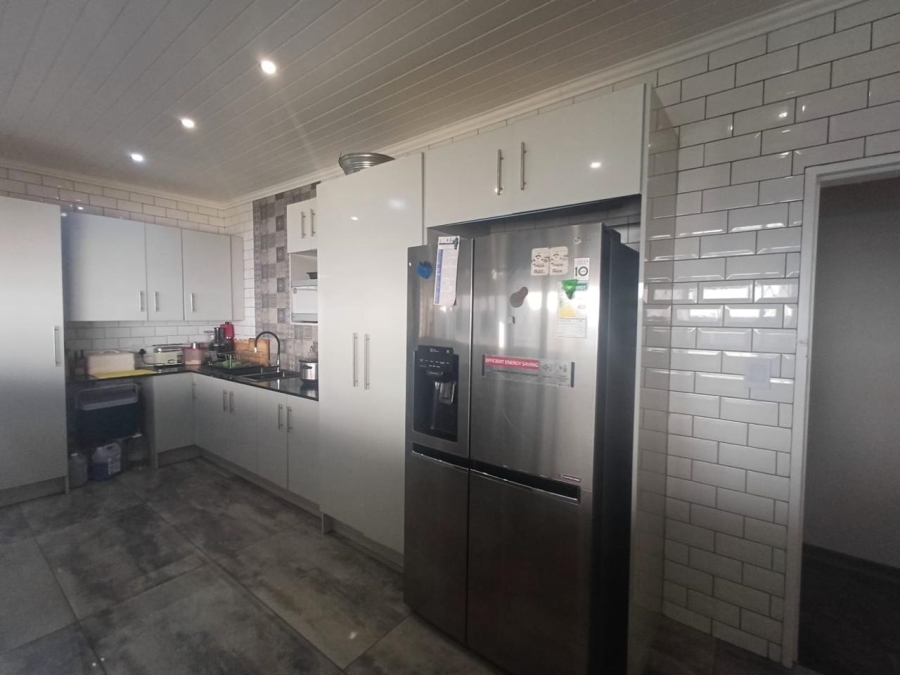 To Let 4 Bedroom Property for Rent in Waterkloof Ridge Gauteng