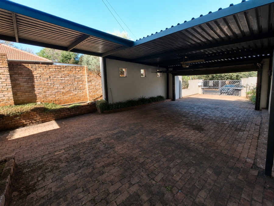 To Let 4 Bedroom Property for Rent in Waverley Gauteng