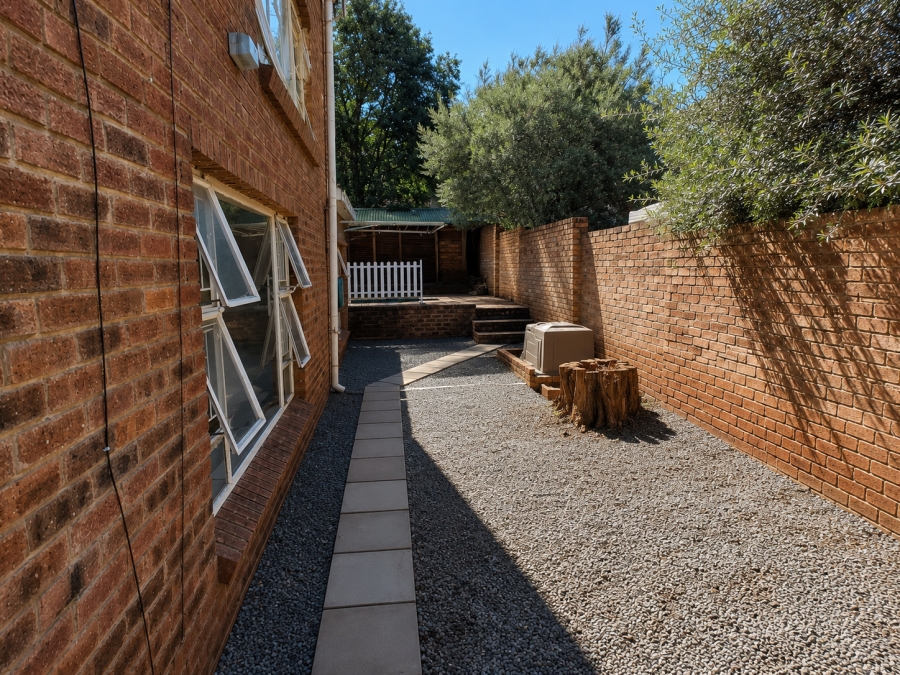 To Let 4 Bedroom Property for Rent in Waverley Gauteng