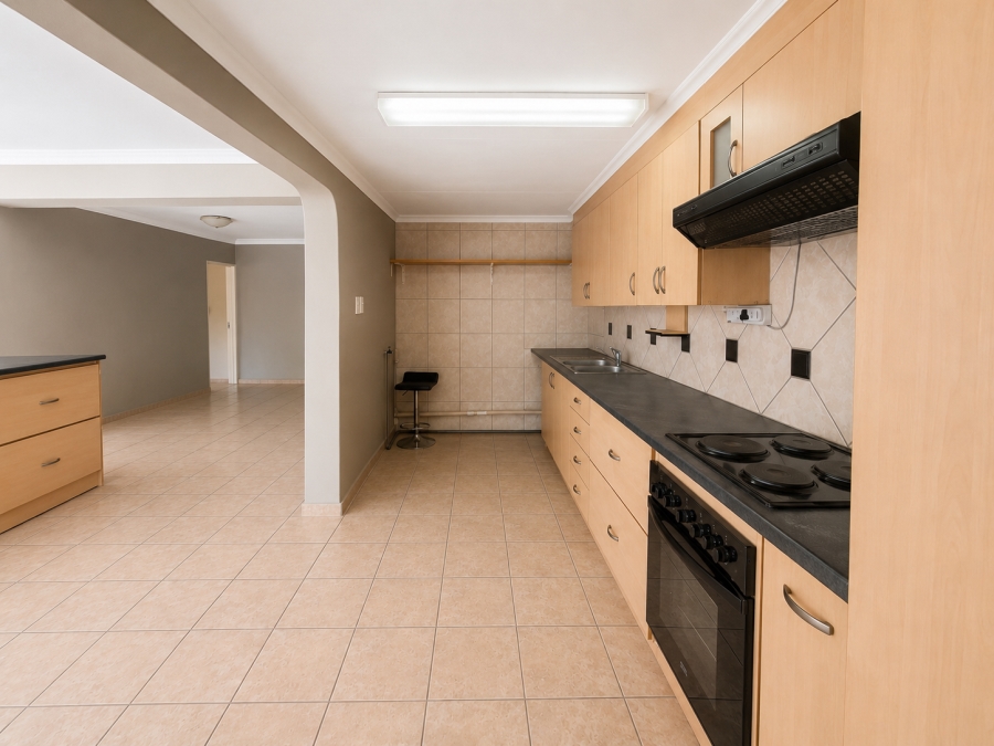 To Let 4 Bedroom Property for Rent in Waverley Gauteng