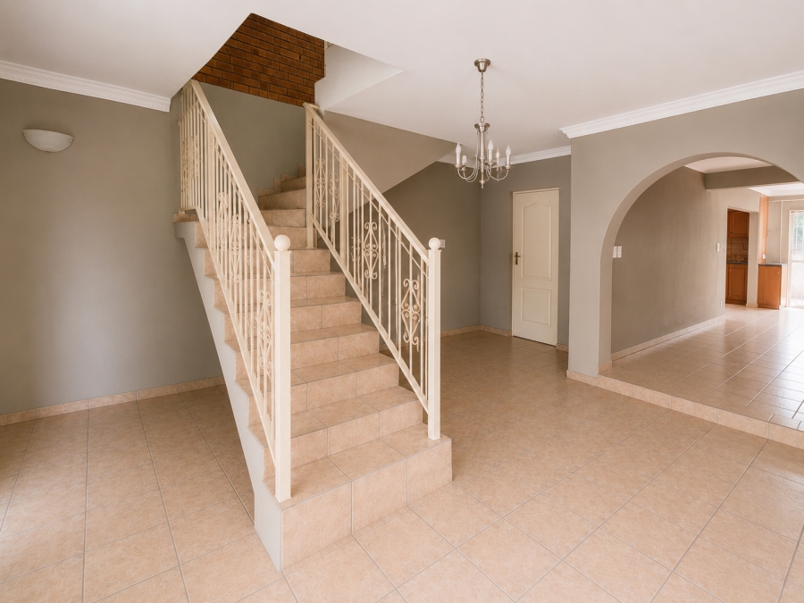 To Let 4 Bedroom Property for Rent in Waverley Gauteng