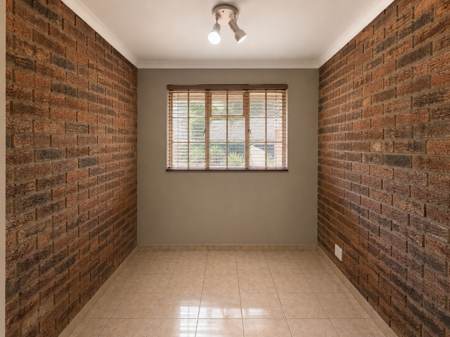 To Let 4 Bedroom Property for Rent in Waverley Gauteng