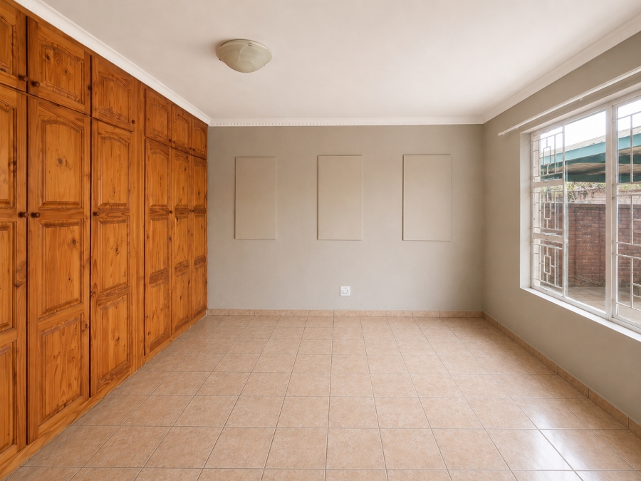 To Let 4 Bedroom Property for Rent in Waverley Gauteng