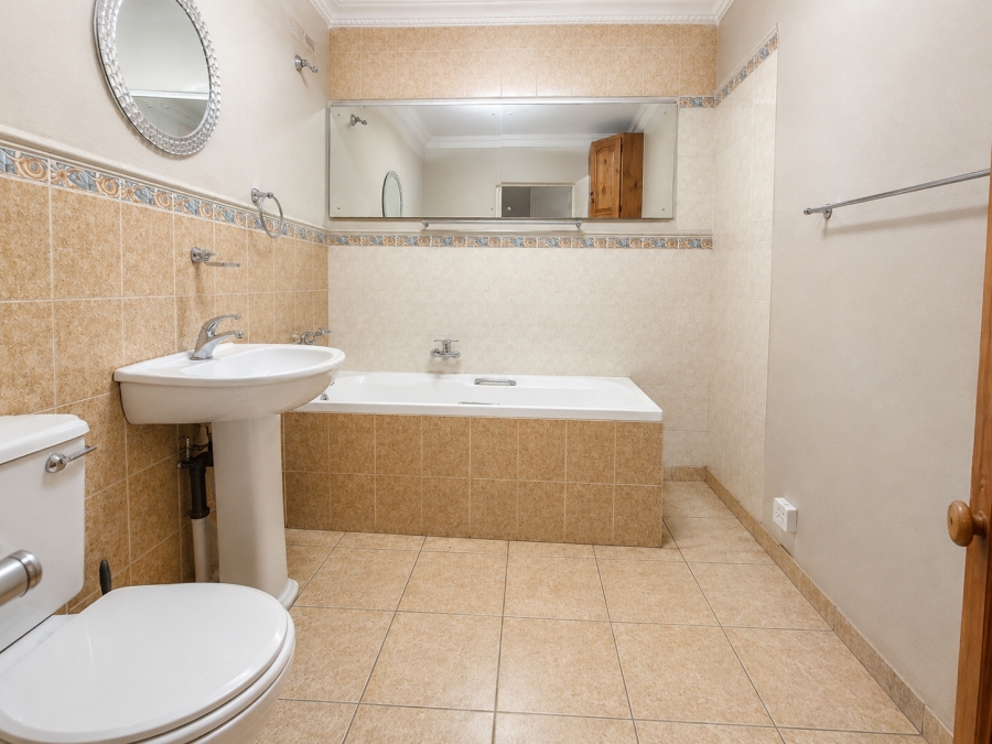 To Let 4 Bedroom Property for Rent in Waverley Gauteng