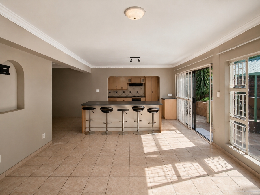 To Let 4 Bedroom Property for Rent in Waverley Gauteng