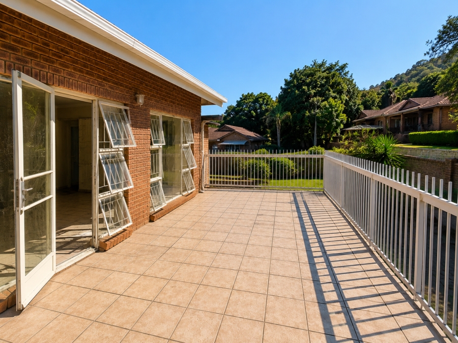 To Let 4 Bedroom Property for Rent in Waverley Gauteng