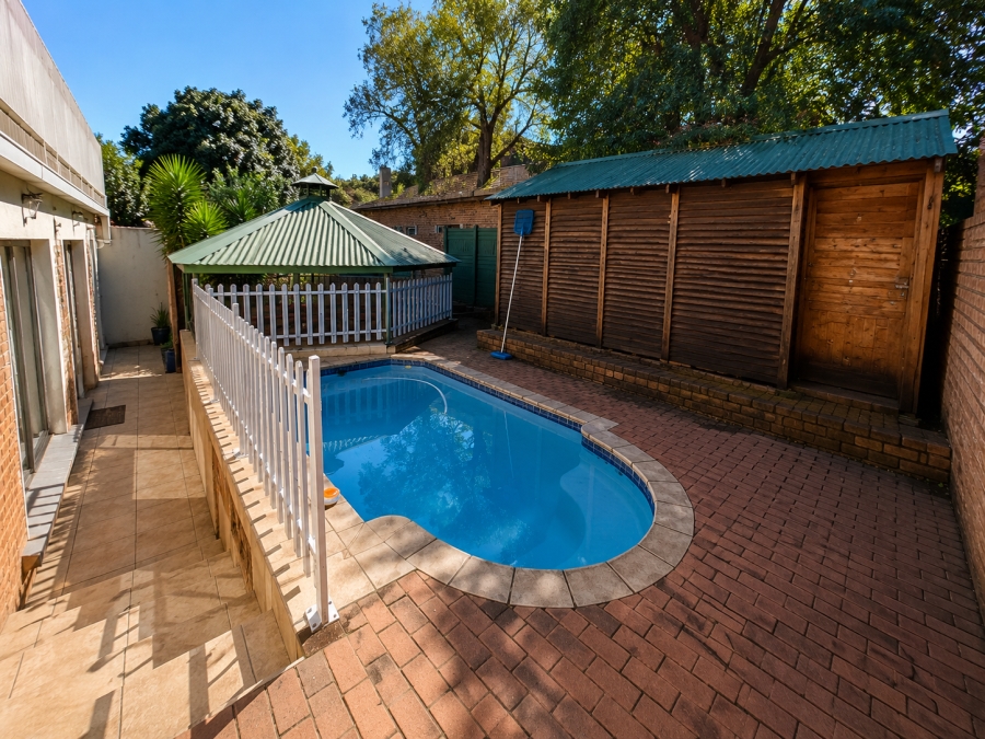 To Let 4 Bedroom Property for Rent in Waverley Gauteng