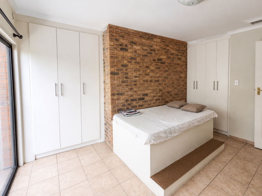 To Let 4 Bedroom Property for Rent in Waverley Gauteng