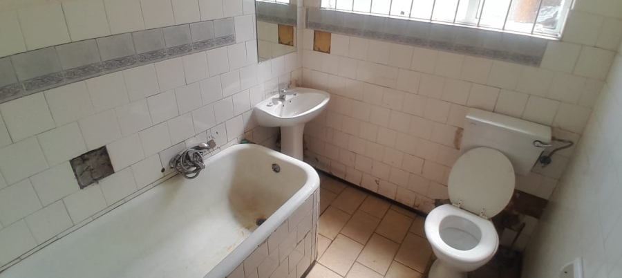 2 Bedroom Property for Sale in La Rochelle Gauteng