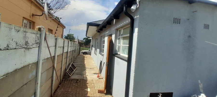 2 Bedroom Property for Sale in La Rochelle Gauteng
