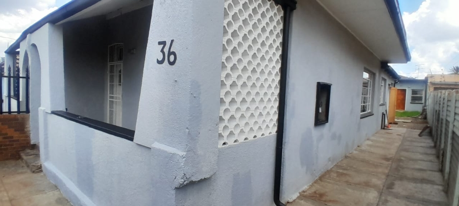 2 Bedroom Property for Sale in La Rochelle Gauteng