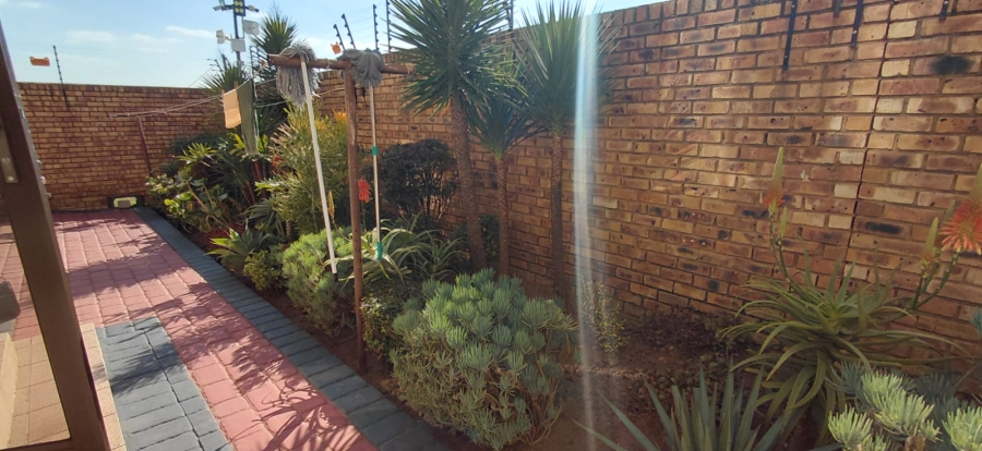 3 Bedroom Property for Sale in Sonneveld Gauteng