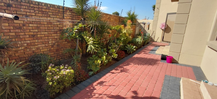 3 Bedroom Property for Sale in Sonneveld Gauteng