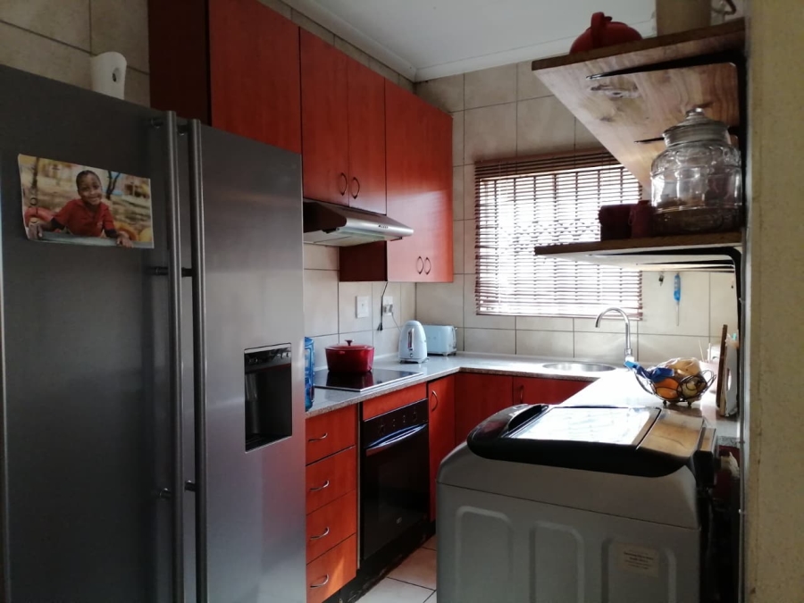 2 Bedroom Property for Sale in Mohlakeng Gauteng