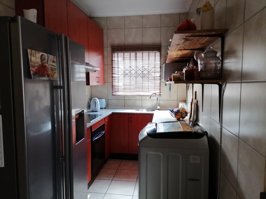 2 Bedroom Property for Sale in Mohlakeng Gauteng