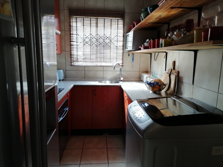 2 Bedroom Property for Sale in Mohlakeng Gauteng