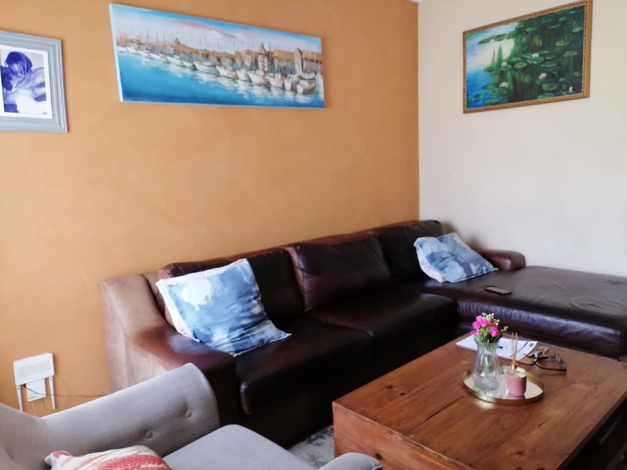 2 Bedroom Property for Sale in Mohlakeng Gauteng