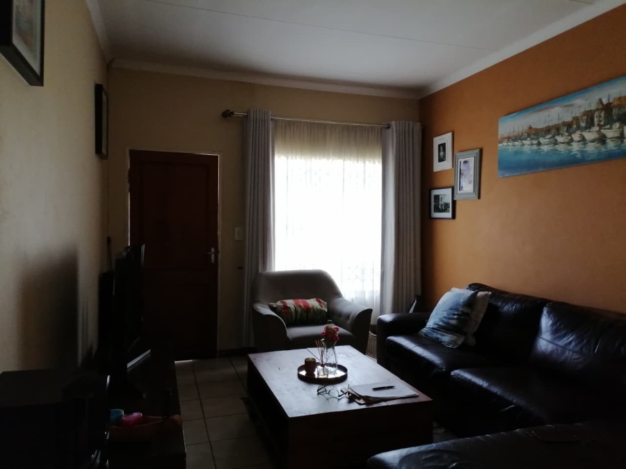 2 Bedroom Property for Sale in Mohlakeng Gauteng