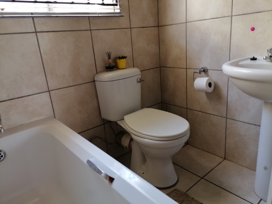 2 Bedroom Property for Sale in Mohlakeng Gauteng